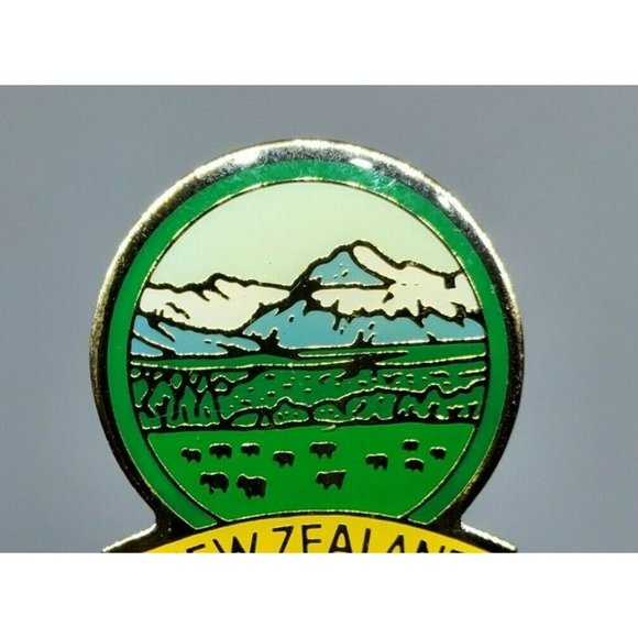 New Zealand Green Yellow Mountain Scenery Lapel Button Hat Collectible Pin - Picture 6 of 12